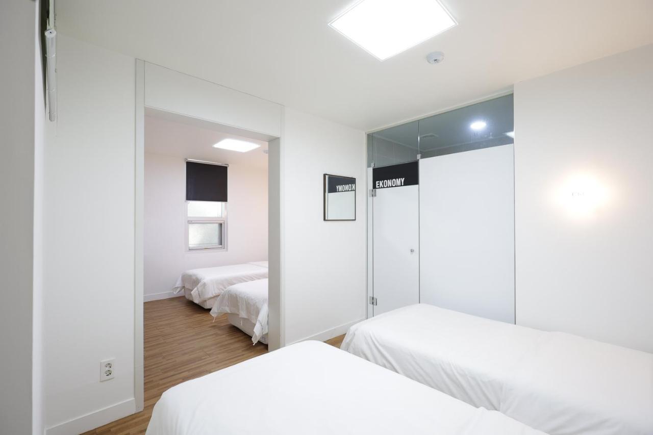 Ekonomy Haeundae Hostel Puszan Kültér fotó