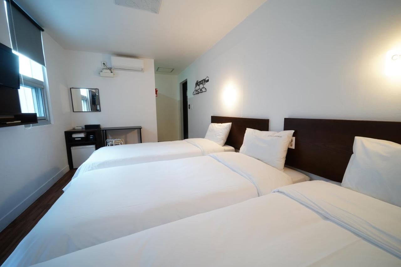 Ekonomy Haeundae Hostel Puszan Kültér fotó