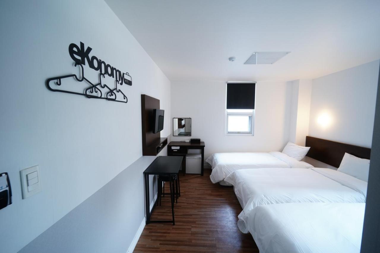 Ekonomy Haeundae Hostel Puszan Kültér fotó