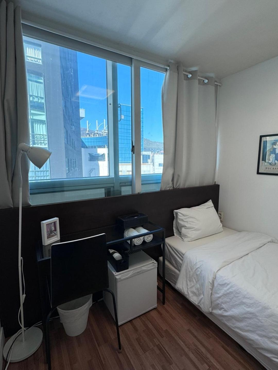 Ekonomy Haeundae Hostel Puszan Kültér fotó